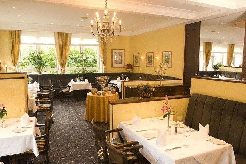 Parkhotel Am Taunus Oberursel Exteriör bild