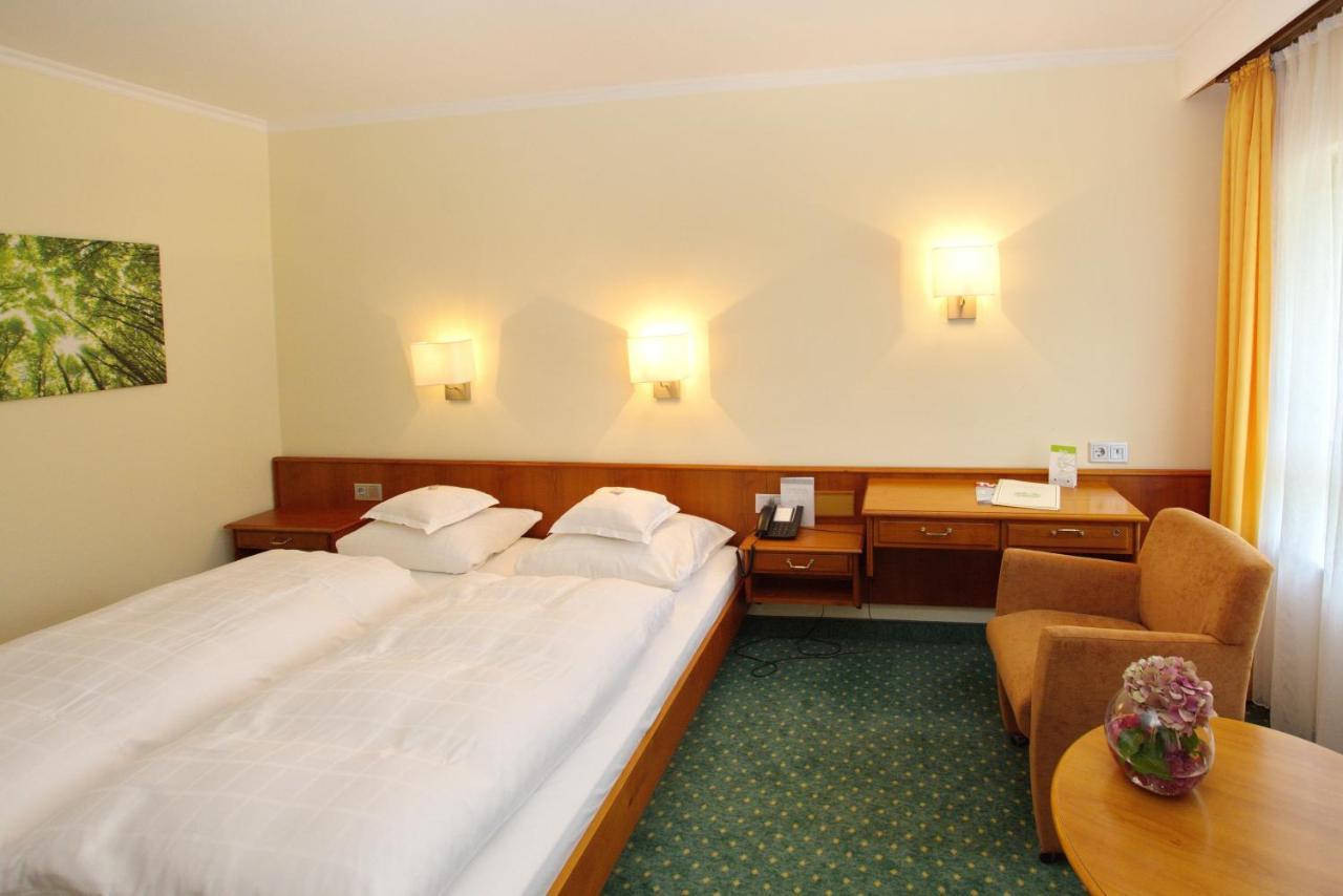 Parkhotel Am Taunus Oberursel Exteriör bild