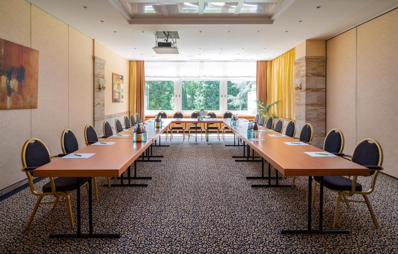 Parkhotel Am Taunus Oberursel Exteriör bild